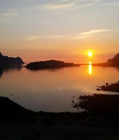 Senja, Husoy I Senja. Leilighet Med Utsikt Over Fjord Og Fjell *
